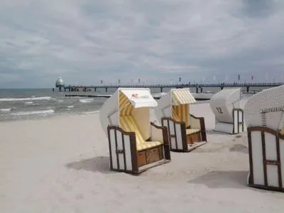 Strand von Zingst mit Ostsee Residenz am Strand Wohnung 2-43