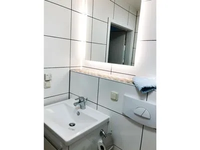 Waschbecken mit Spiegel Residenz am Strand Wohnung 4-57