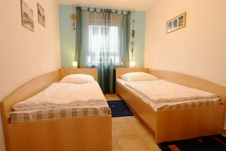 Schlafzimmer mit zwei Einzelbetten Residenz am Strand Wohnung 4-58