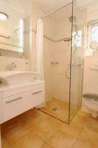 Badezimmer mit Dusche Residenz am Strand Wohnung 4-58