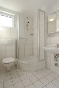 Badezimmer mit Dusche Residenz am Strand Wohnung 4-59