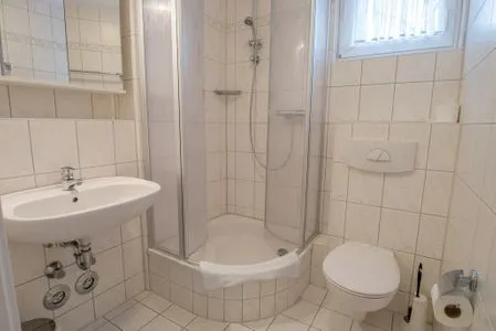 Badezimmer mit Dusche Residenz am Strand Wohnung 4-61