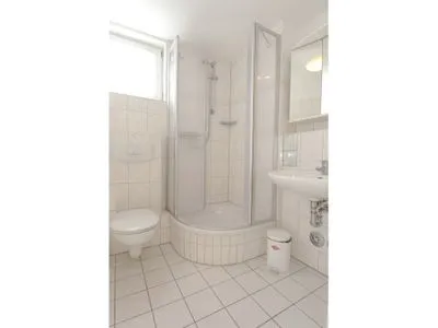 Badezimmer mit Dusche Residenz am Strand Wohnung 5-71