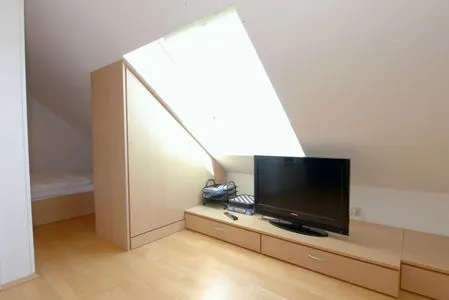 Blick auf den Schlafbereich im DG mit TV Residenz am Strand Wohnung 5-71