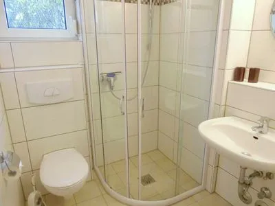 Badezimmer mit Dusche Residenz am Strand Wohnung 6-74