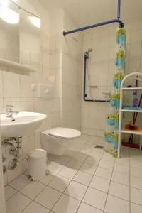 Badezimmer mit Dusche Residenz am Strand Wohnung 6-75