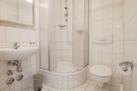 Badezimmer mit Dusche Residenz am Strand Wohnung 6-82