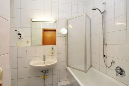 Badezimmer mit Badewanne  Wohnung M 309