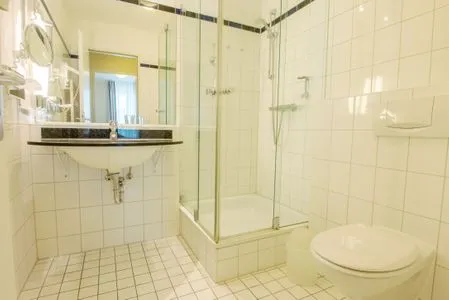 Badezimmer mit Dusche  Haus Seeblick Wohnung 326