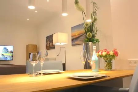 Esstisch mit Bestuhlung Logierhaus Friedrich WE 01 - "Beachhouse No.1"