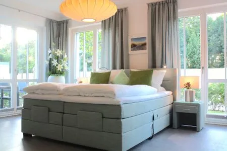 Schlafzimmer mit Doppelbett Logierhaus Friedrich WE 01 - "Beachhouse No.1"