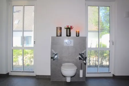 Badezimmer (Rollstuhlgerecht) mit Dusche Logierhaus Friedrich WE 01 - "Beachhouse No.1"