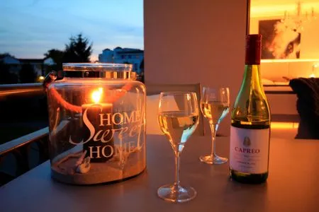 Tisch mit Dekorativen Wein Logierhaus Friedrich WE 11 - "Strandmuschel"