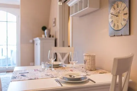 Esstisch mit Bestuhlung Logierhaus Friedrich WE 14 - "Seeblick"