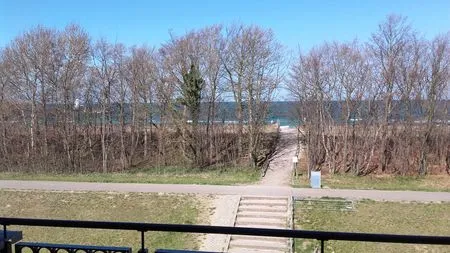 Blick vom Balkon auf die Deichpromenade Logierhaus Friedrich WE 15 - "Ostseeluft"