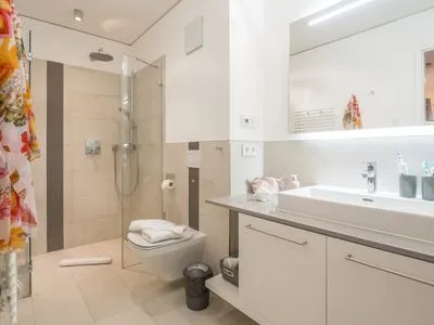 Badezimmer mit Dusche Logierhaus Friedrich WE 16 - "Meeresrauschen"