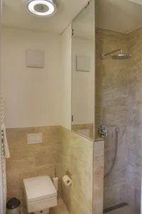 Badezimmer mit Dusche Logierhaus Friedrich WE 23 - "Buhnenzauber"