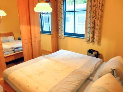 Schlafzimmer mit Doppelbett  Freesenkietz 23