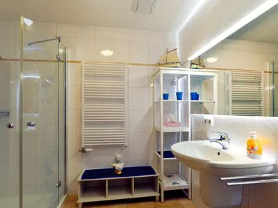 Badezimmer mit Dusche  Freesenkietz 23