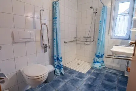 Badezimmer mit Dusche Hoppenberg 9 EG links