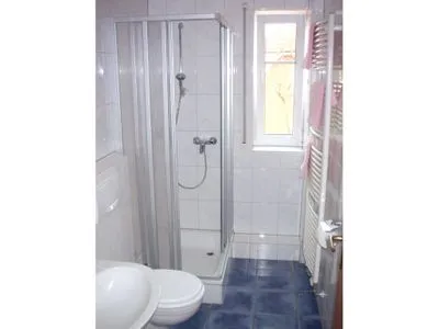 Badezimmer mit Dusche Hoppenberg 9 OG links - Zur Kogge