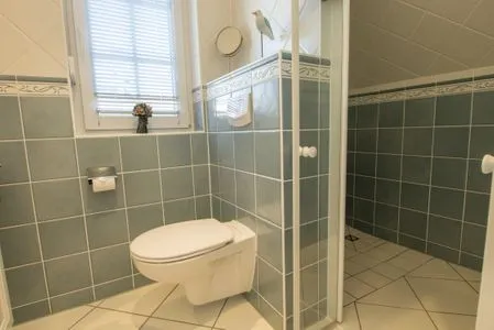 Badezimmer mit Dusche am Schlafzimmer  Hoppenberg 24 - Haus Sommerfeld