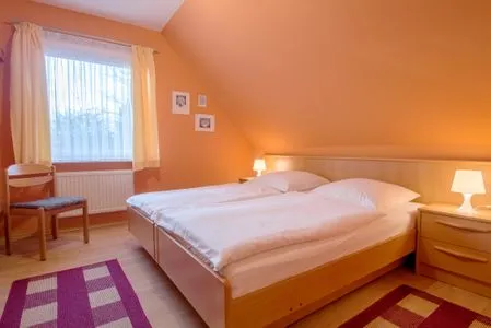 Schlafzimmer mit Doppelbett Zur Hanse Wohnung 1.3 - Lingnau