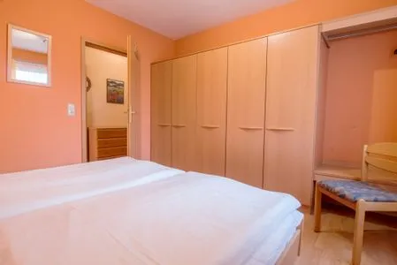 Schlafzimmer mit Doppelbett Zur Hanse Wohnung 1.3 - Lingnau