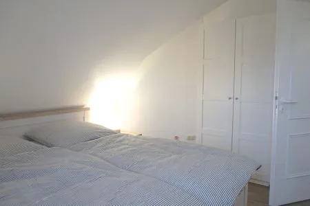 Schlafzimmer mit Doppelbett Zur Hanse Wohnung 1.4
