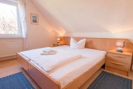 Schlafzimmer mit Doppelbett Zur Hanse Wohnung 2.3 - Zur Hanse Nord