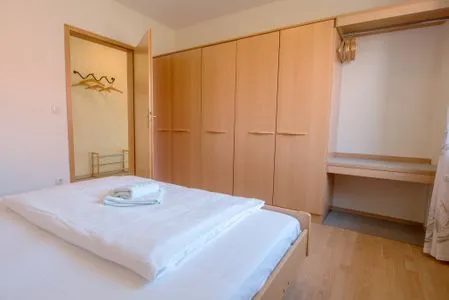Schlafzimmer mit Doppelbett Zur Hanse Wohnung 2.3 - Zur Hanse Nord