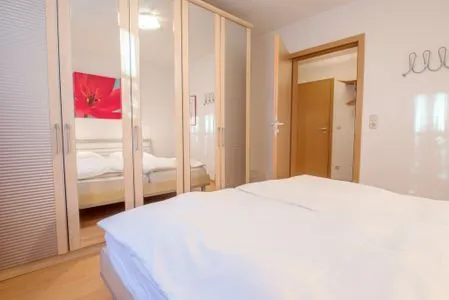 Schlafzimmer mit Doppelbett Zur Hanse Wohnung 4.1