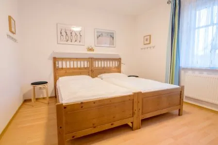 Schlafzimmer mit Doppelbett Zur Hanse Wohnung 4.1