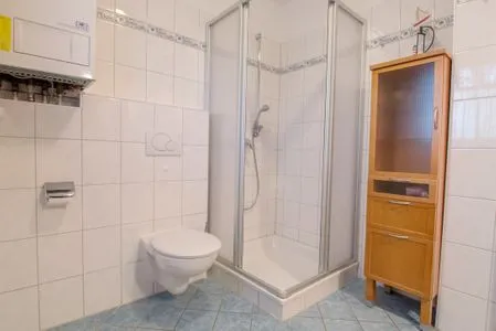 Badezimmer mit Dusche Zur Hanse Wohnung 4.1