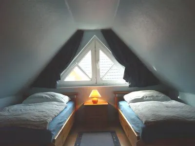 Schlafzimmer mit zwei Einzelbetten Zur Hanse Wohnung 4.3 - Zur Hanse Süd