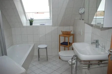 Badezimmer mit Badewanne Zur Hanse Wohnung 4.5 - Zur Hanse West