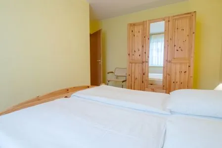 Schlafzimmer mit Doppelbett Zur Hanse Wohnung 4.2