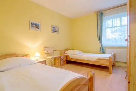 Schlafzimmer mit zwei Einzelbetten Zur Hanse Wohnung 4.2