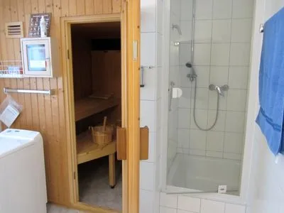 Badezimmer mit Dusche und Sauna  Wohnung Giesen