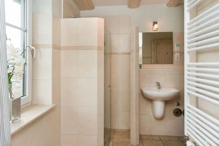 Badezimmer mit Dusche  Grode Stuw