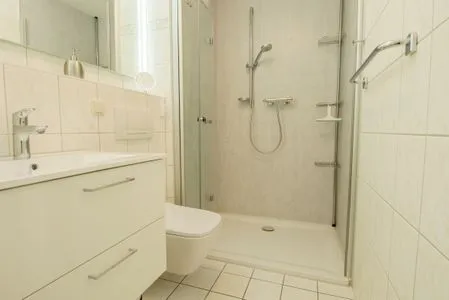Badezimmer mit Dusche Residenz am Strand Wohnung 4-60