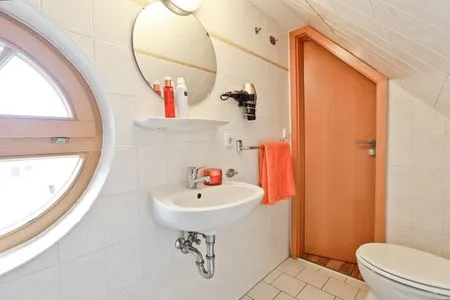 Badezimmer mit Dusche Ferienpark Freesenbruch Wohnung 1.4 -Ferienzeit