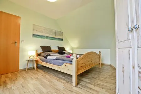 Schlafzimmer mit Doppelbett Ferienpark Freesenbruch Wohnung 1.4 -Ferienzeit