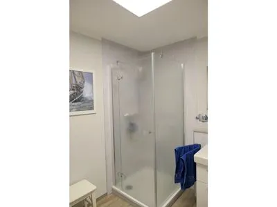 Badezimmer mit Dusche Parkresidenz am Hafen Wohnung HF 26 - "Min Höög"