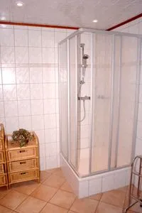 Badezimmer mit Dusche Parkresidenz am Hafen Wohnung HF 31
