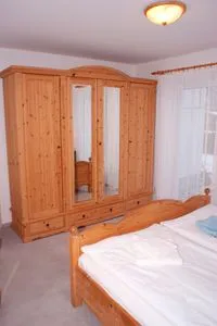 Schlafzimmer mit Doppelbett Parkresidenz am Hafen Wohnung HF 31