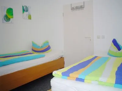 Schlafzimmer mit zwei Einzelbetten Parkresidenz am Hafen Wohnung HF 32