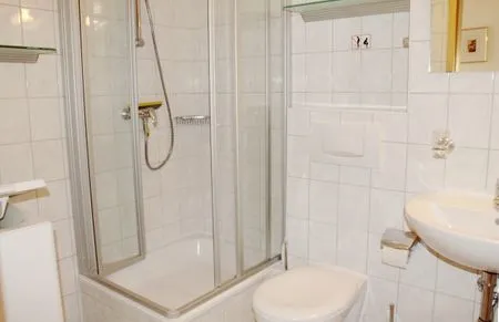 Badezimmer mit Dusche  Hafenstrasse 34 - Wohnung 3
