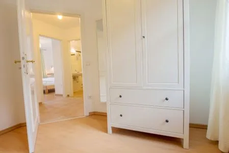 Kleiderschrank  Appartementhaus Boddenblick - "Möwe"