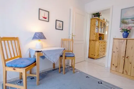 Tisch und Stühle  Appartementhaus Boddenblick "Himmelkieker"